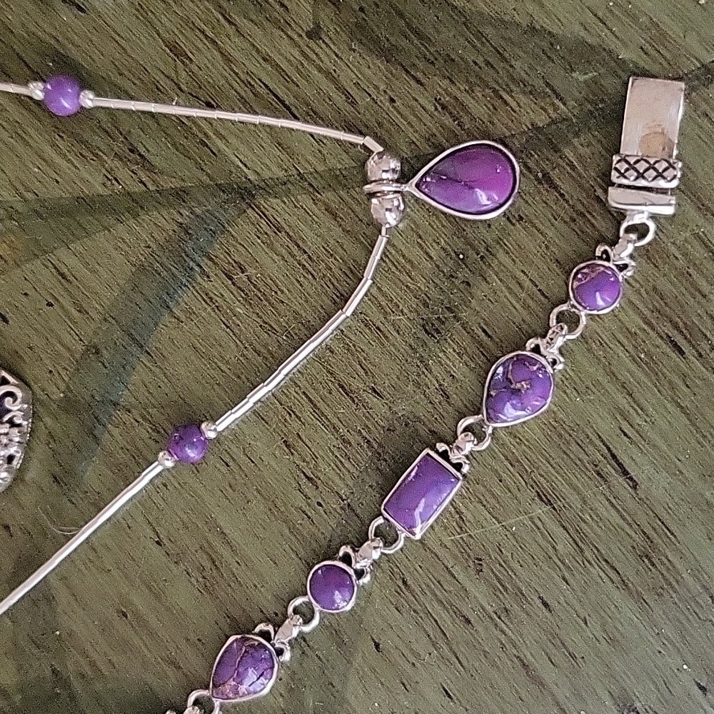 Nicely Matched Set - Picture 6 of 12
